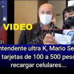 VIDEO - El intendente ULTRA K, Mario Secco, regala tarjetas de 100 a 500 pesos para recargar celulares...